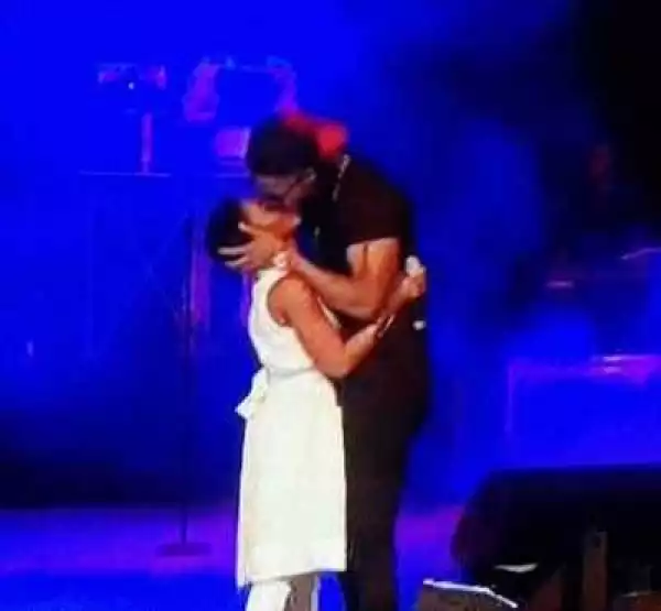 Flavour and Chidinma Deep Kiss On Stage In Onitsha (Photos)